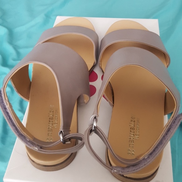 Naturalizer Grey Sandals - Picture 5 of 6